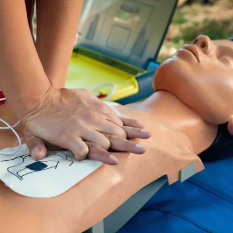Cursos de soporte vital básico y uso del desa Valencia