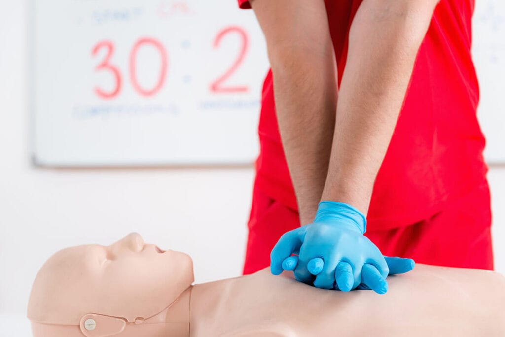 curso rcp y uso del desfibrilador