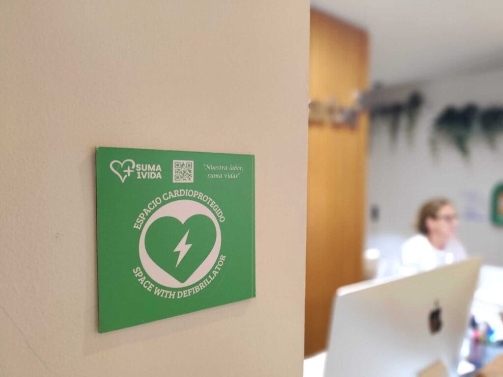 Protege tu clínica con un desfibrilador DEA homologado