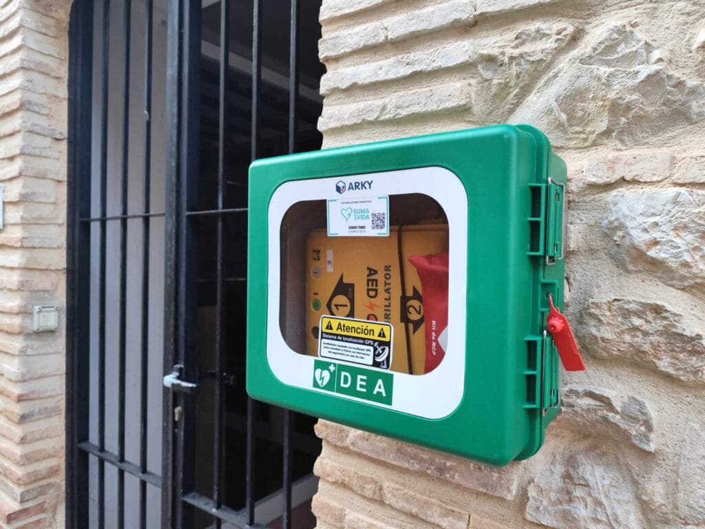 Desfibrilador instalado en un espacio público